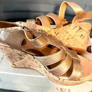 Like new Born BOC Abbott Wedges Sun bronze - Sz 6